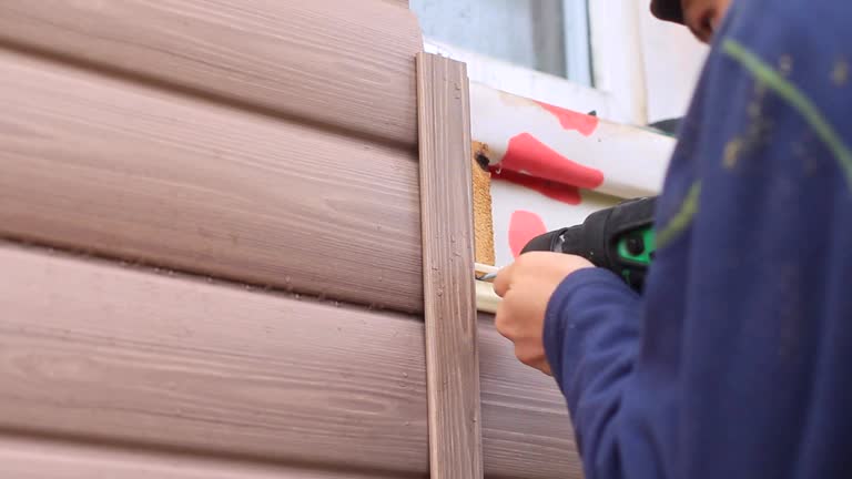 How To Choose The Right Materials for Your Siding Installation in 'Alondra Park, CA